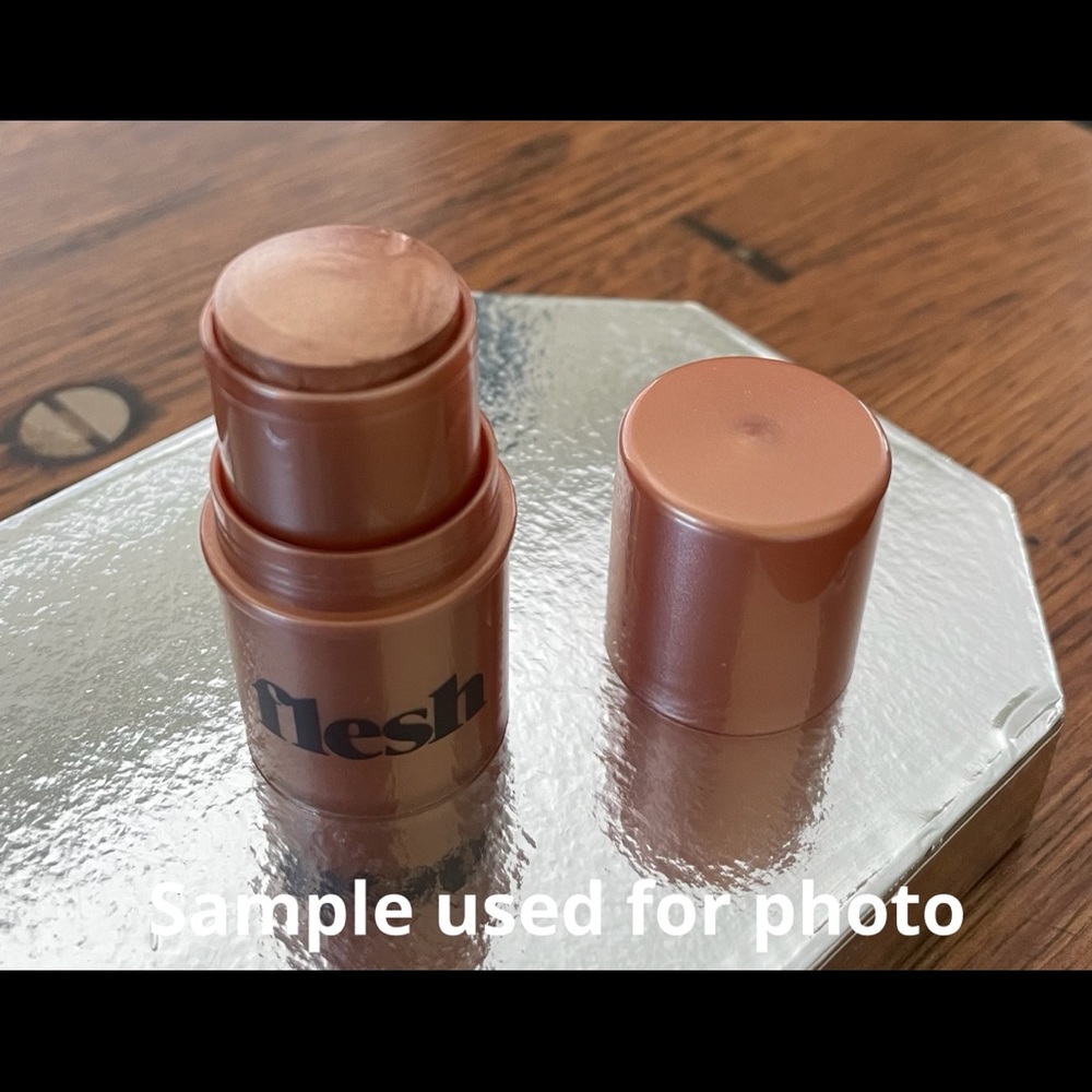Touch Flesh Highlighting Balm in Twitch NWT ✨ - Picture 2 of 2